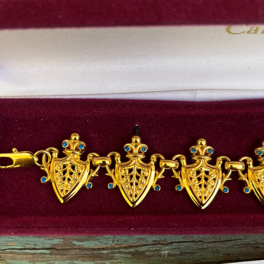 Camrose & Kross 18k gold-plated French Herald bracelet. - Picture 3 of 9